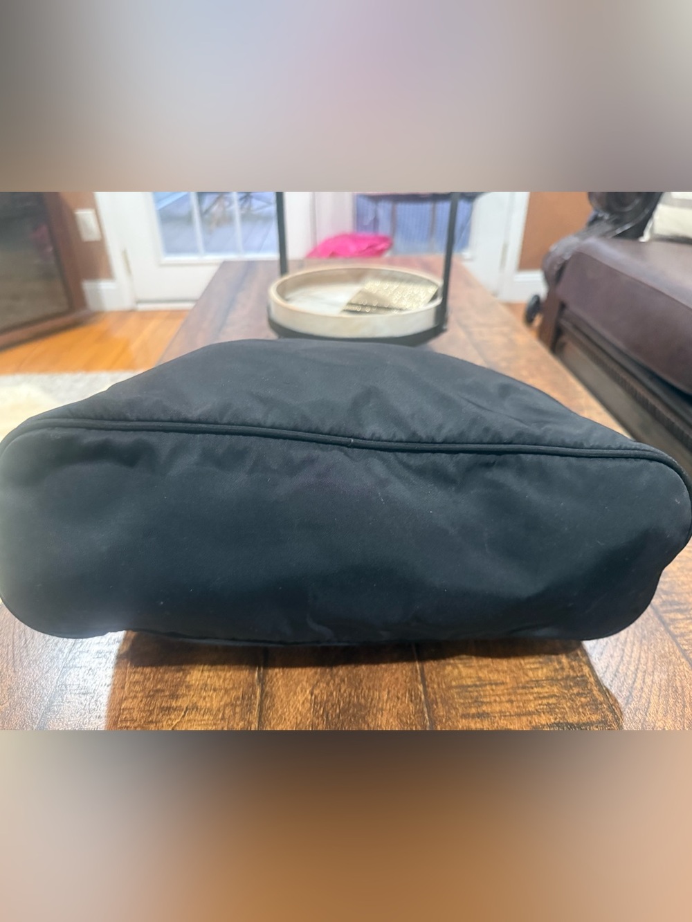 Fendi Black Tote Bag — Spacious Everyday Shoulder Bag - Picture 4 of 7